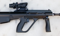 moviegunguy.com, movie prop assault rifles, steyr aug custom optic
