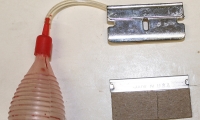 moviegunguy.com,  Edged Weapons Sets, Fake razor blade with blood tube