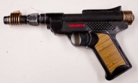 moviegunguy.com,  Futuristic Weapons, Medium size Futuristic pistol