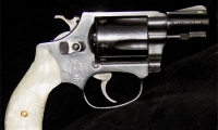 moviegunguy.com, movie prop handguns, revolver, Smith & Wesson .38 snubnose pearl grips