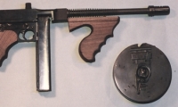 moviegunguy.com, movie prop machine guns, Thompson with drum magazine