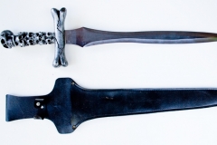 moviegunguy.com,  Medieval Weaponry and Armor, Skull-handled Sword with sheath