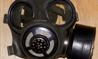 moviegunguy.com, movie prop police/SWAT gear, gas mask