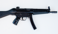 moviegunguy.com, movie prop police/SWAT gear, mp5
