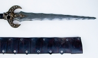 moviegunguy.com, Swords and Shields, fantasy blade skull hilt