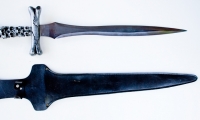 moviegunguy.com, Swords and Shields, short sword and sheath